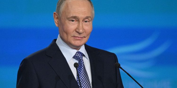 After Putin calls for three-day ceasefire, Trump reiterates demand for permanent Ukraine truce