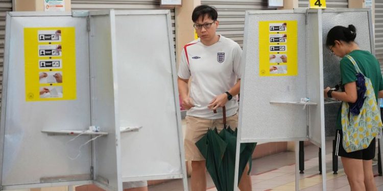 Singapore votes in test of ruling party’s monopoly