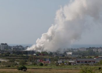 Toxic cloud forces 160,000 Spaniards to stay inside after fire