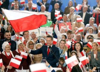 Polish centrist and nationalist presidential candidates to face off in 2nd round