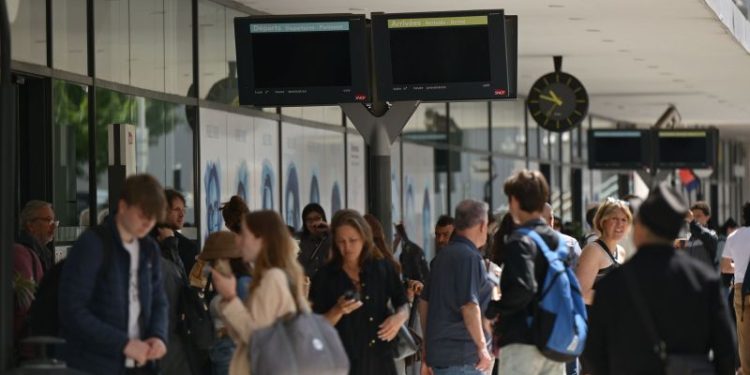 Part of southern France suffers power cut with Cannes festival also impacted