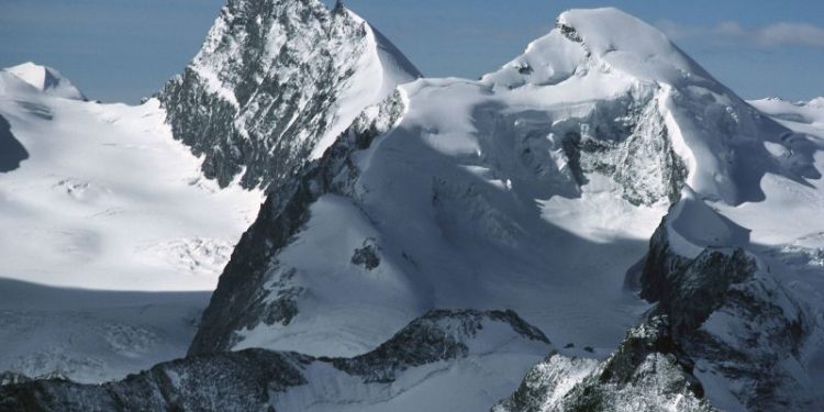 Five skiers found dead near Swiss mountain