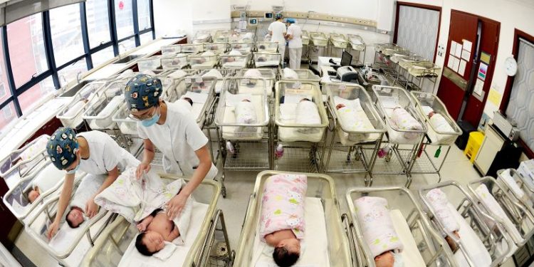 China to make all hospitals offer epidurals to incentivize childbirth