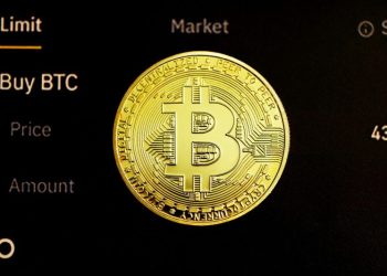 Crypto Market Update: Bitcoin ETFs Face US$870 Million in Outflows, Price Hits Six Month Low