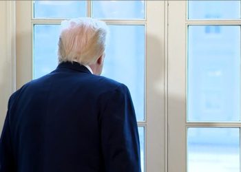 Trump pauses oil exec summit to peek at White House ballroom’s progress