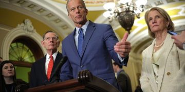 Senate Republicans tee up key shutdown test vote as Democrats dig in on DHS funding