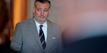 Ted Cruz urges US to arm Iranian protesters as militias threaten ‘total war’ against America