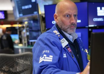 Stock futures are flat after Treasury yield rebound sparks sell-off: Live updates