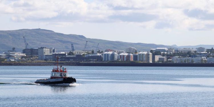 Iceland holds knife-edge referendum on EU membership talks