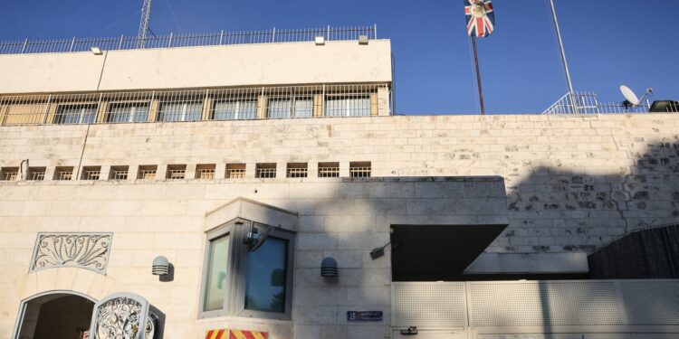 U.K. defends sanctions on Israeli settlements after 30-day consulate closure order