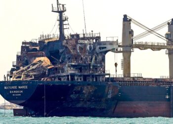 Houthis cut off key Saudi oil route as US hammers Iranian minelayers