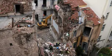 4 American tourists dead after building explosion and collapse in Athens
