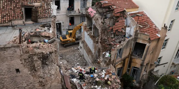 4 American tourists dead after building explosion and collapse in Athens