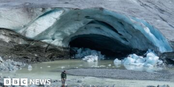 Swiss glaciers suffer ‘disastrous’ year of ice loss, threatening water supplies